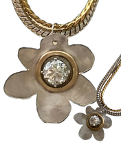 Load image into Gallery viewer, Daisy mixed metal necklace
