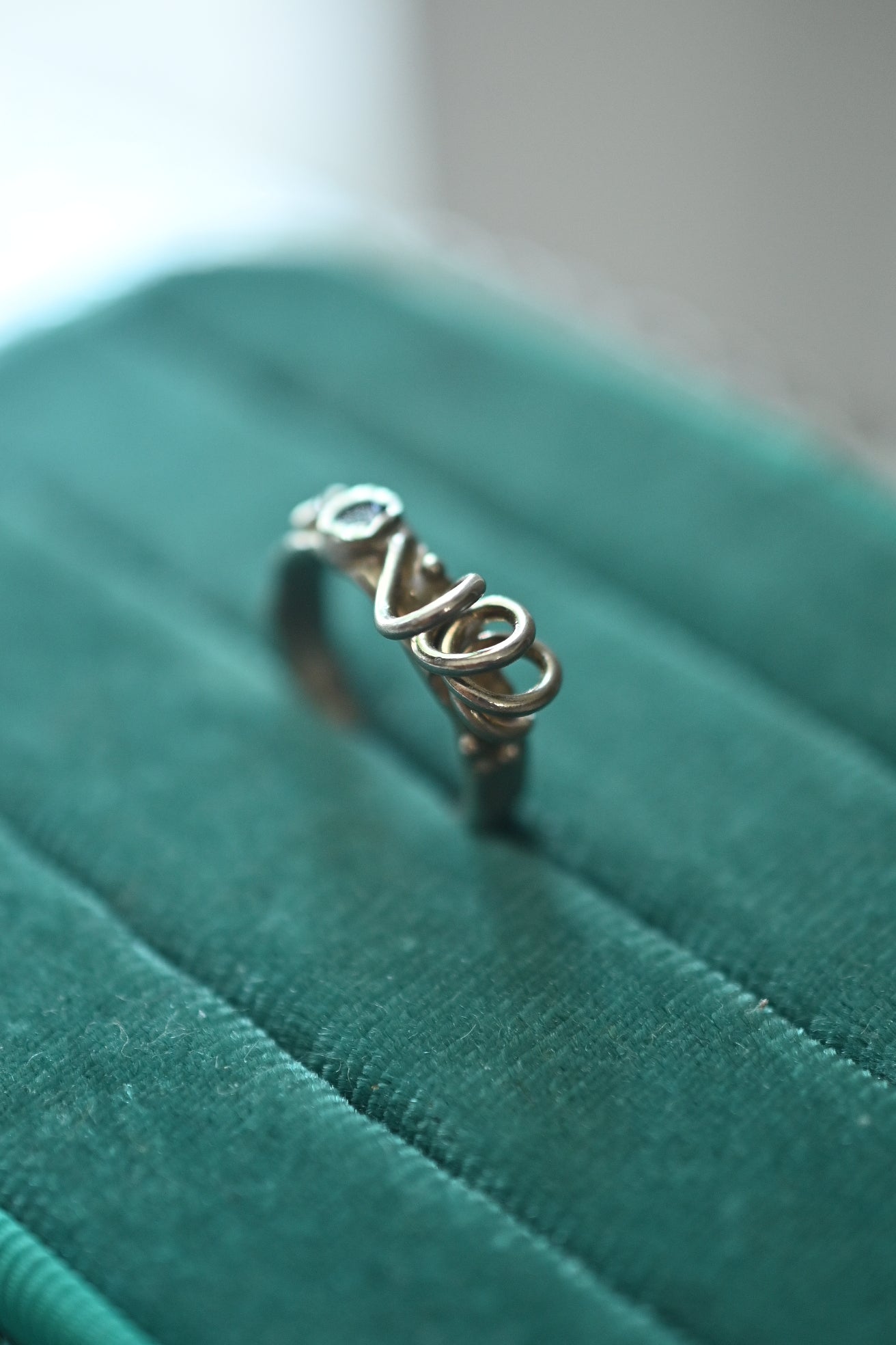 Curly toe ring