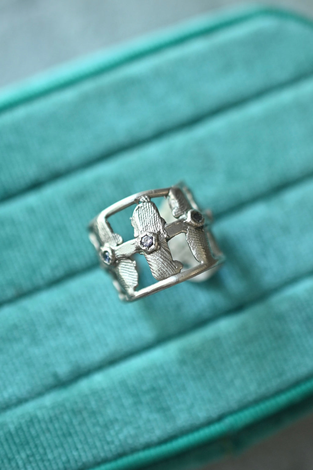 Barrel toe ring