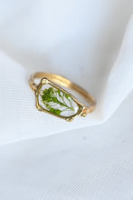 Load image into Gallery viewer, Wildflower ring size 7
