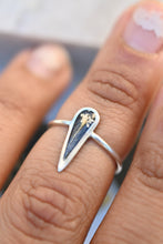 Load image into Gallery viewer, Teardrop Dainty Carrot Flower Ring
