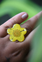 Load image into Gallery viewer, Flower Pop Ring
